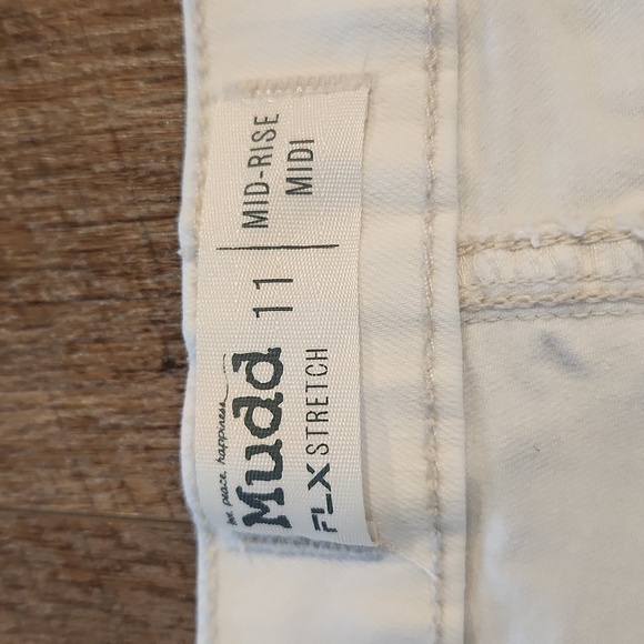 Mudd-White Frayed Denim Shorts-Size 11 - Picture 2 of 3